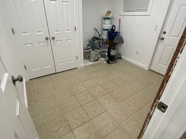 2204 E Hugo Ave — Photo 5