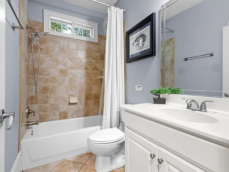 Main floor full bath