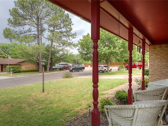 4th image of 1907 Westwood Dr