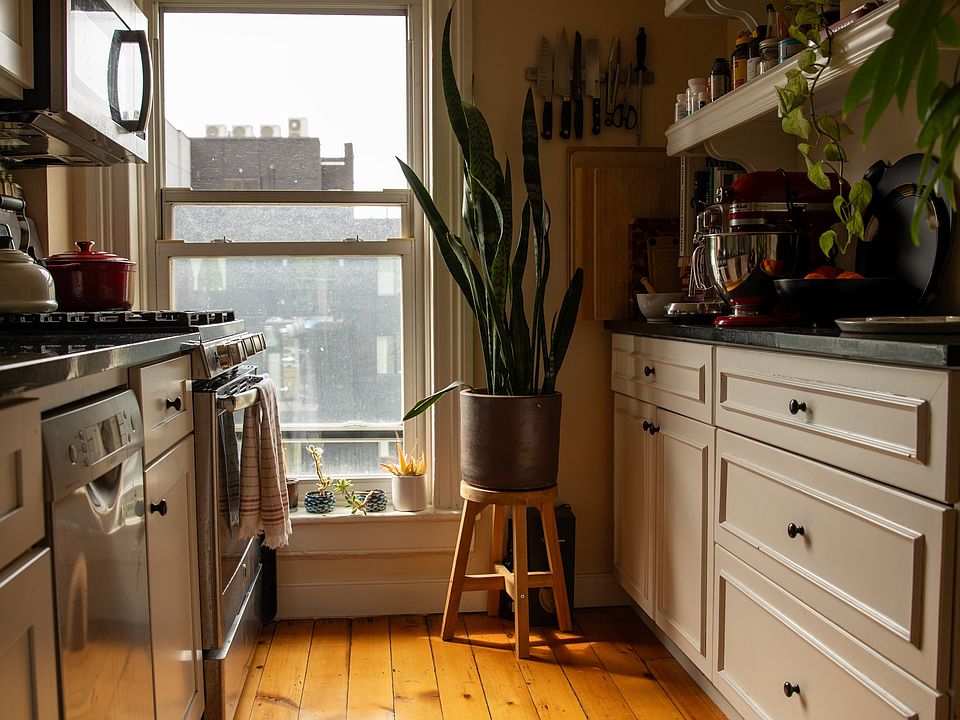 1st image of 400 Lafayette Ave #3