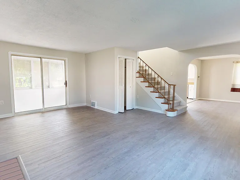 224 Runn St — Photo 7