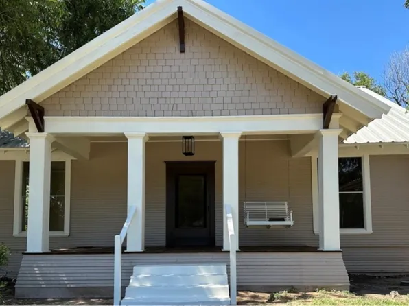611 E Grand Ave, Comanche, TX 76442