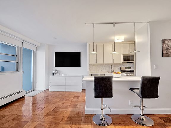2nd image of 75 Henry St APT 31D