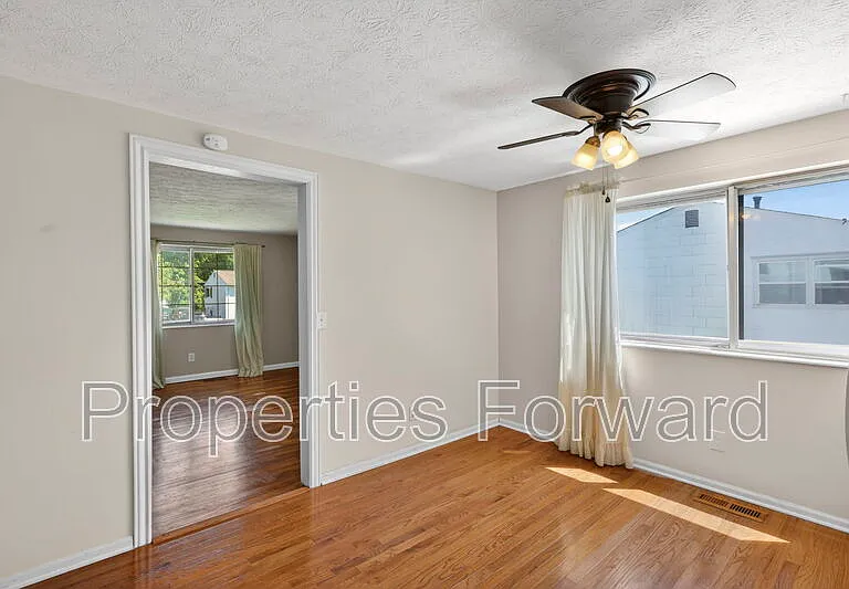 873 Allison Dr — Photo 11