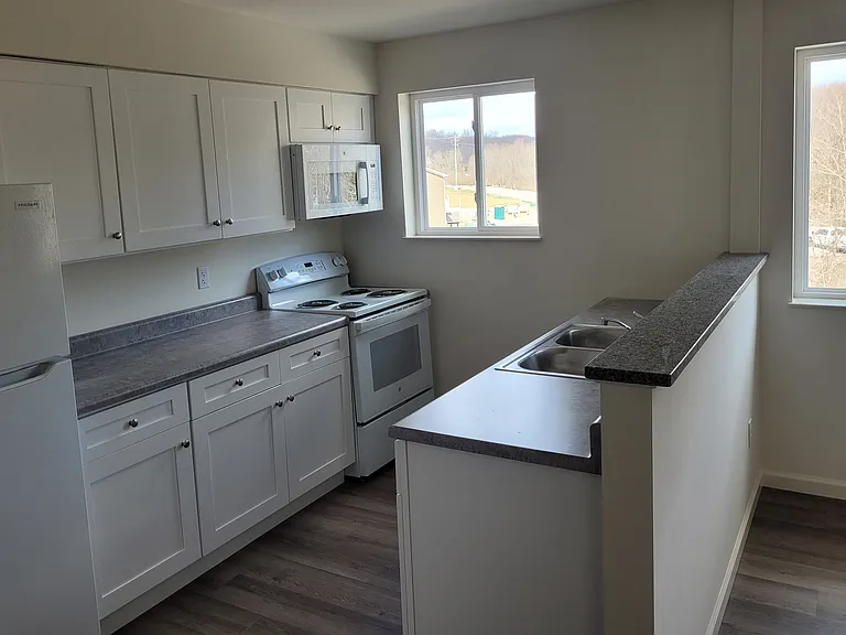 Hampshire Estates Apartments and Self Storage — Photo 21