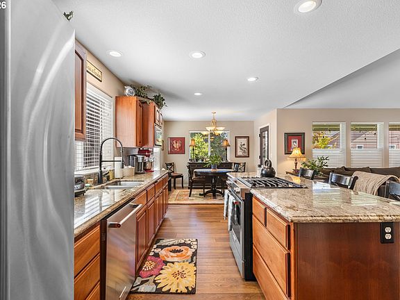 5th image of 2571 Parkway Ave