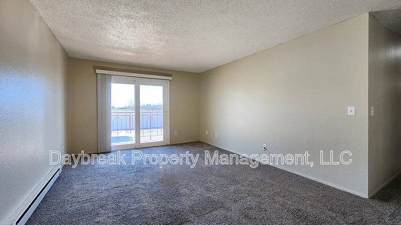 2 bed, 1.0 bath, $865 — Photo 3