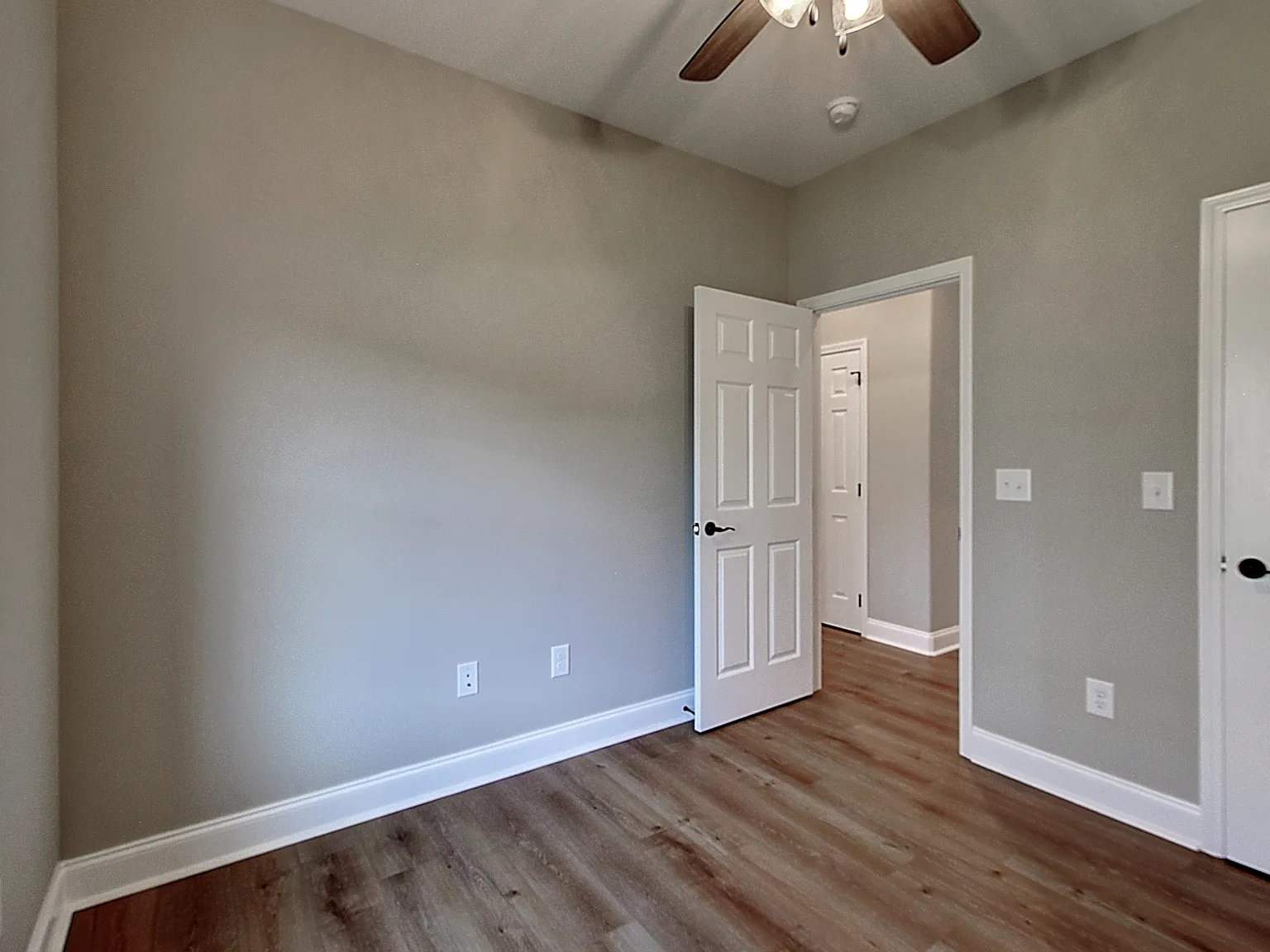 3 bed, 1282 sqft, $2,425 — Photo 3