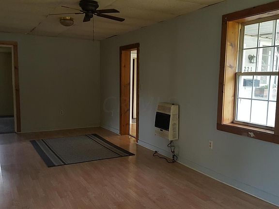 4th image of 221 Nichols St