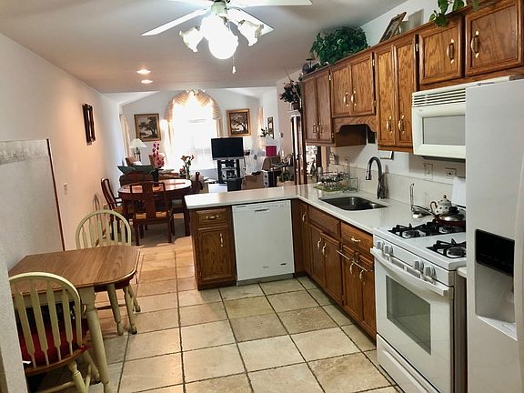 4th image of 143 E 163rd St #15C