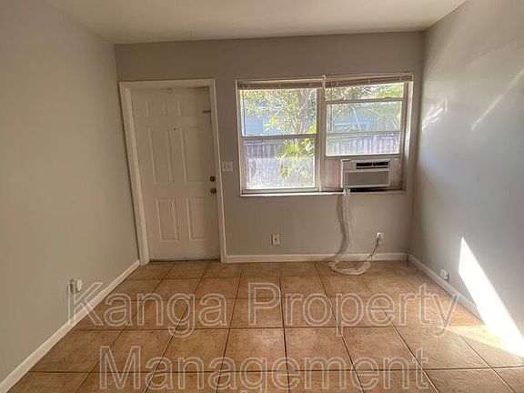 2nd image of 1217 S North St #2