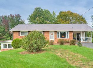 363 Rolling Hills Dr, Christiansburg, VA 24073