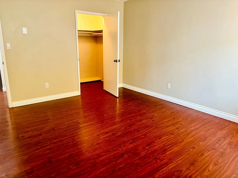 McClintock Apartments — Photo 12