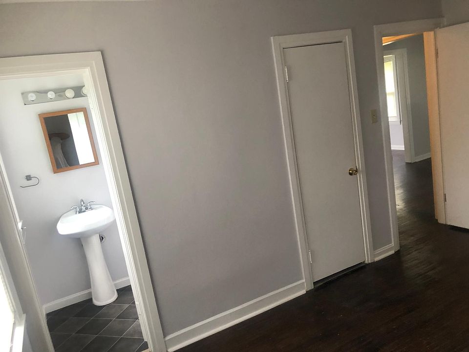 1st image of 2901 E Oak St