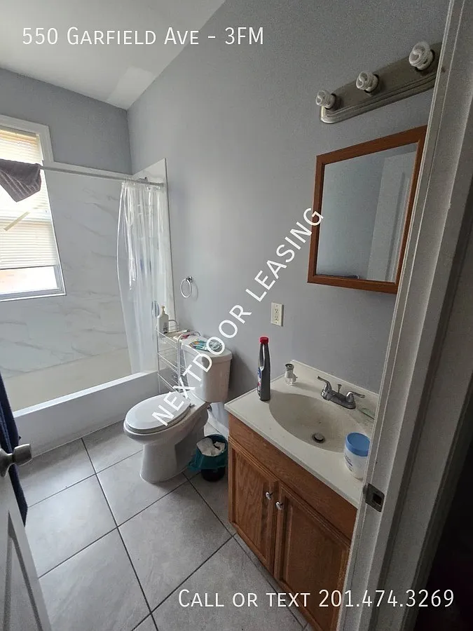 550 Garfield Ave — Photo 2