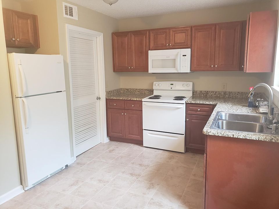 1st image of 624 Castlegate Dr