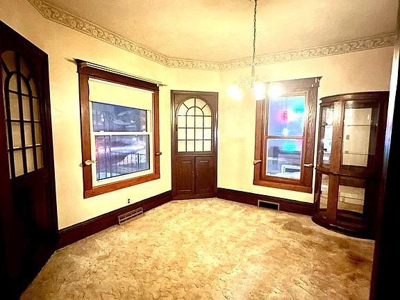 4th image of 903 13th Avenue