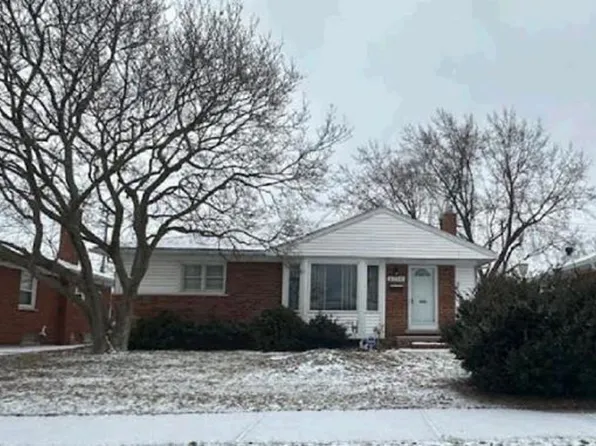 21116 Yale St, Saint Clair Shores, MI 48081