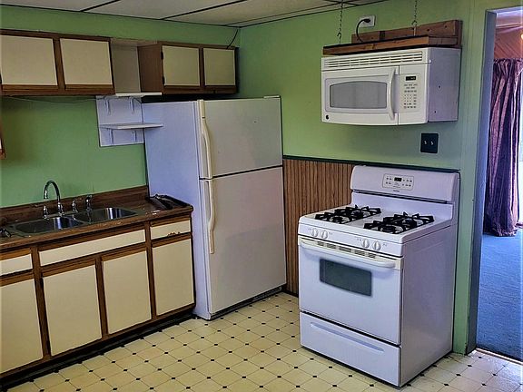3rd image of 179 Koester St