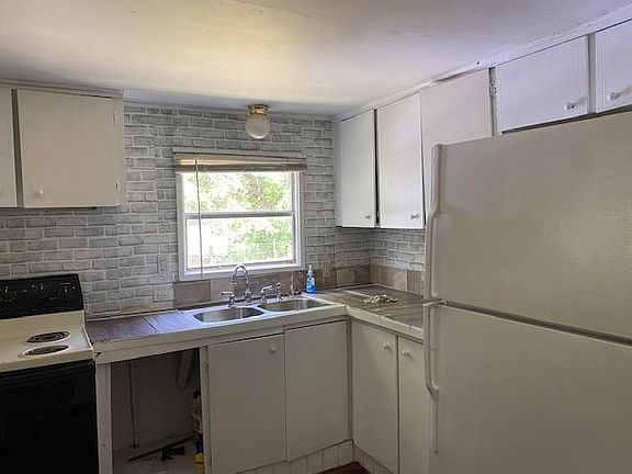 2nd image of 820 Pawnee Trl