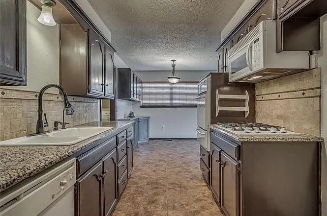801 Robin Hill Rd — Photo 5