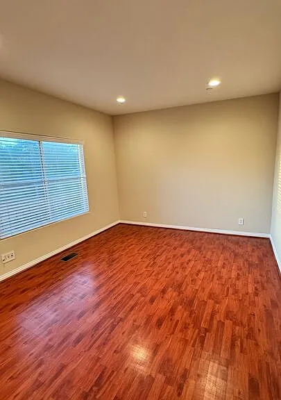 15360 Wyandotte St — Photo 13