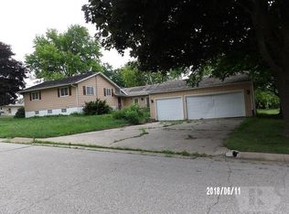 907 Mitchell St, Ackley, IA 50601