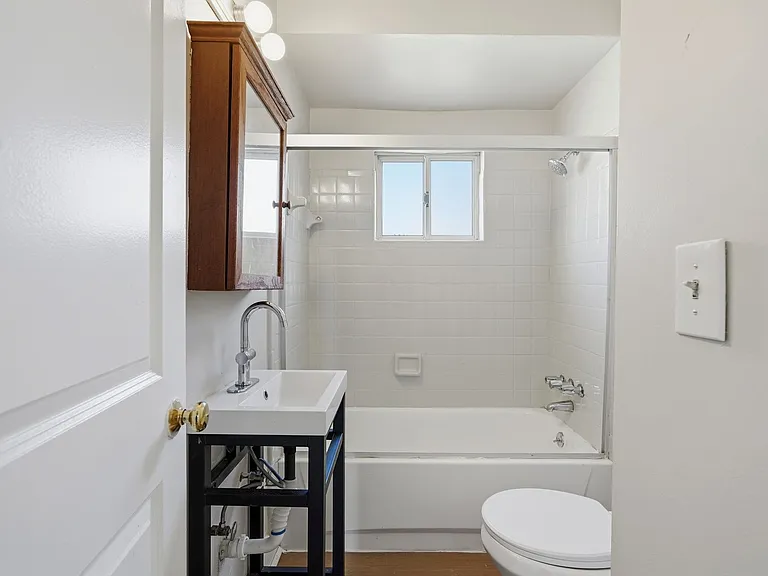 1301 E Muir Ave — Photo 3
