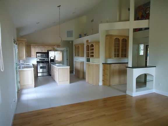 4th image of 1102 Country Hills Dr