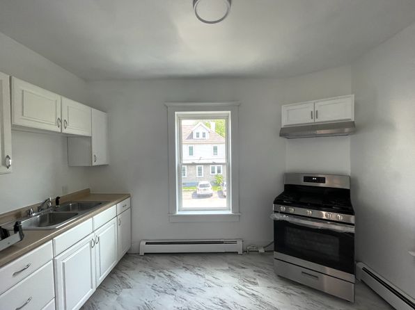 299 1/2 Clinton St #2R