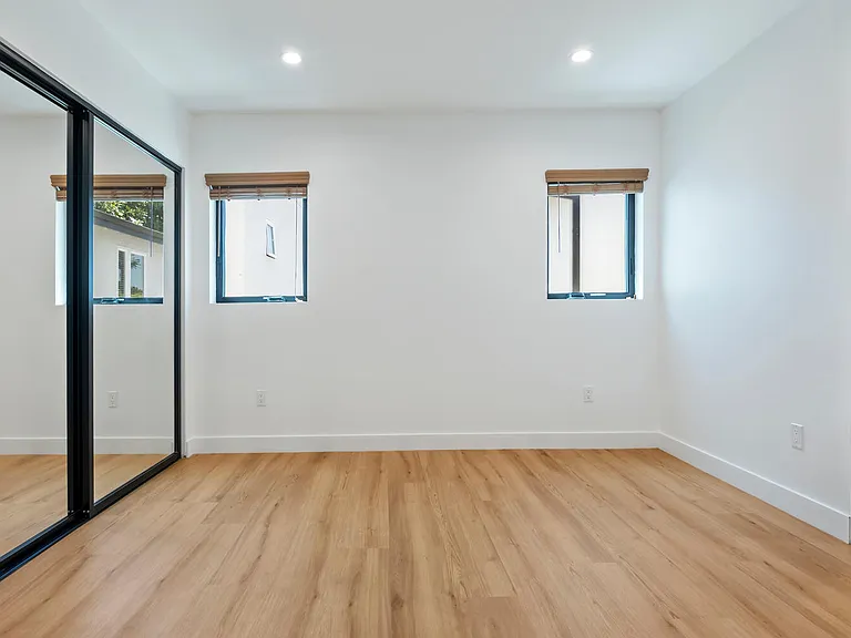 2631 S Cochran Ave — Photo 10