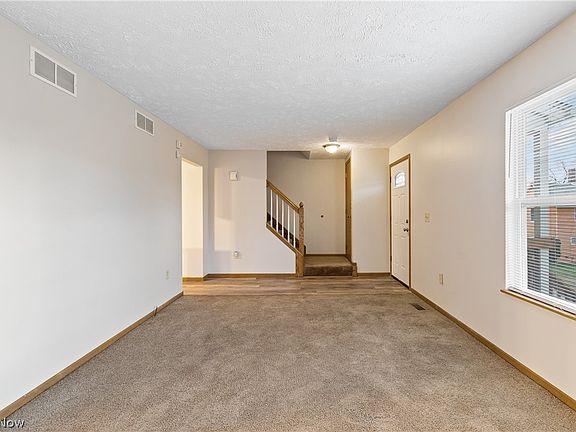 5th image of 103 W Crosier St
