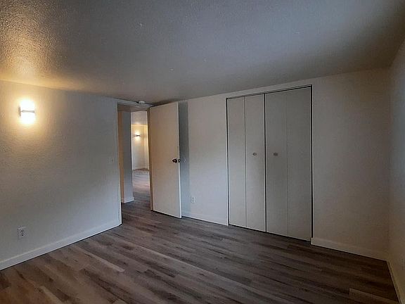 3rd image of 405 Wolfville Ln