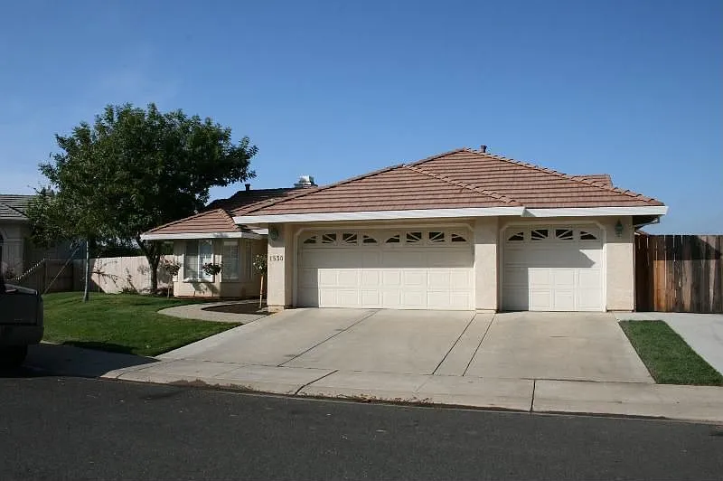 1530 Williamsburg Dr photo 1