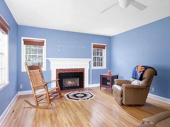 3rd image of 410 N Elm St