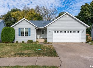 2019 Villa Pines Cir, Carbon Cliff, IL 61239