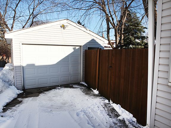 4th image of 908 17th Ave N
