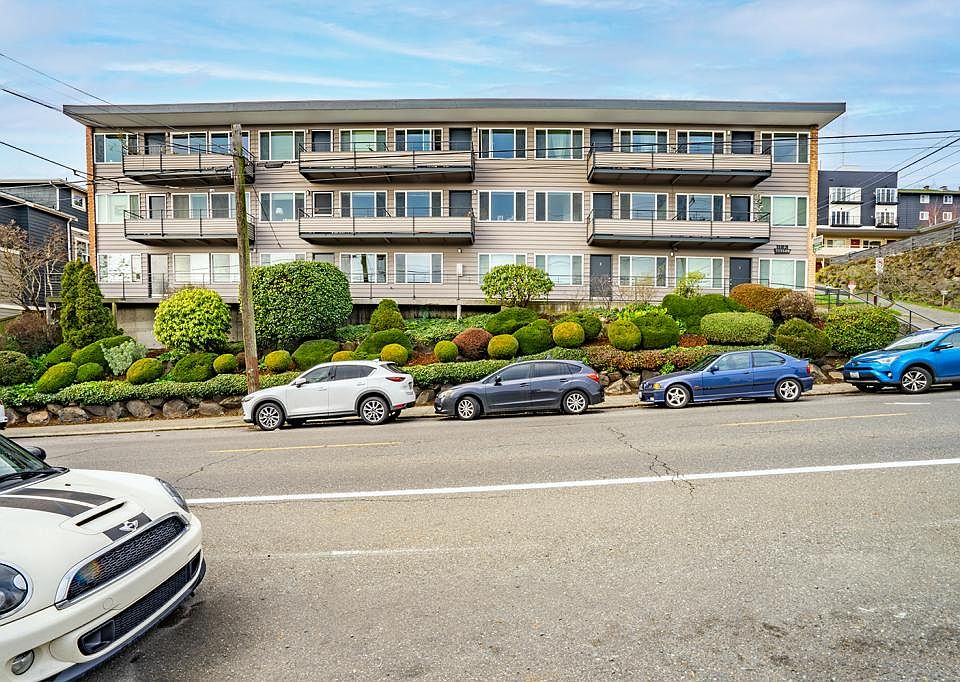Dolores Manor Apartments