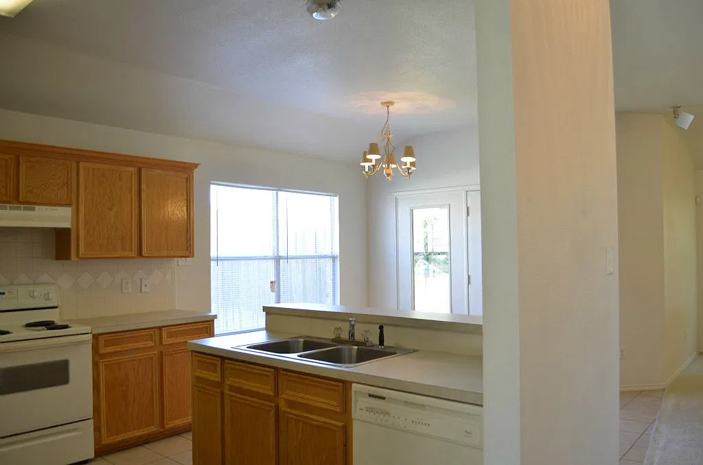3 bed, 1627 sqft, $1,725 — Photo 3