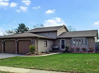 4431 Raven Ct, Gurnee, IL 60031