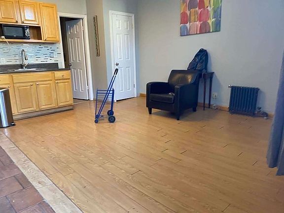 4th image of 399 Smith St APT 1D