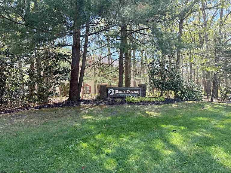 81 Colonial Ct #81 — Photo 2