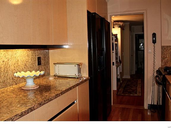 2nd image of 3 Campus Pl APT 1B