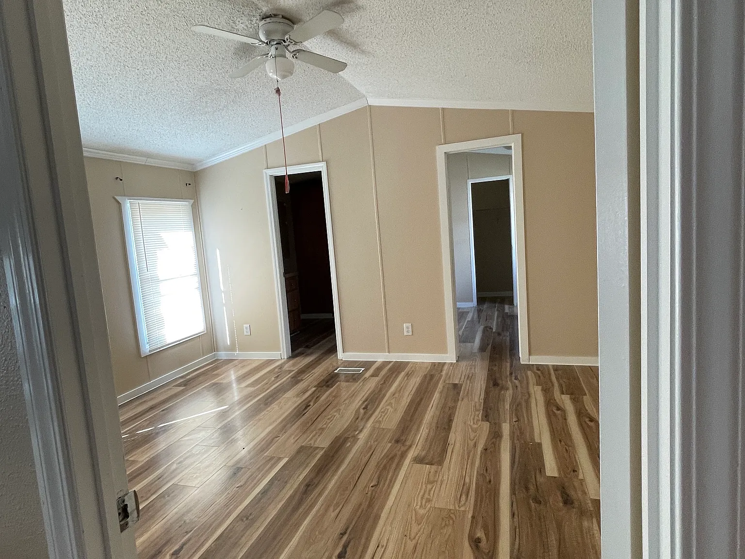 3 bed, $1,300 — Photo 4
