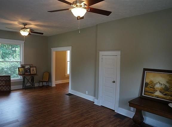 4th image of 307 N Elm St