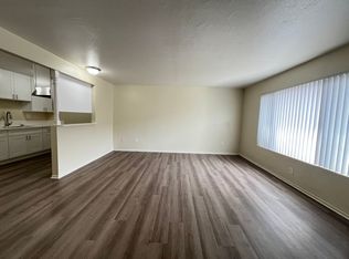 QUEENS17412, Huntington Beach, CA 92647
