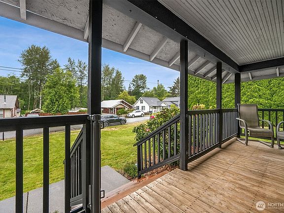 2nd image of 220 E Beck Street