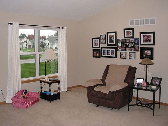 2nd image of 890 Darwin Dr