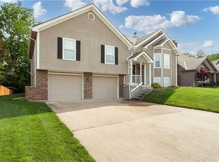 1013 SW Crossing Dr, Lees Summit, MO 64081