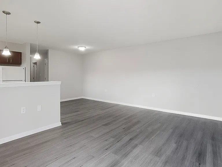 Waters Edge Apartments — Photo 9